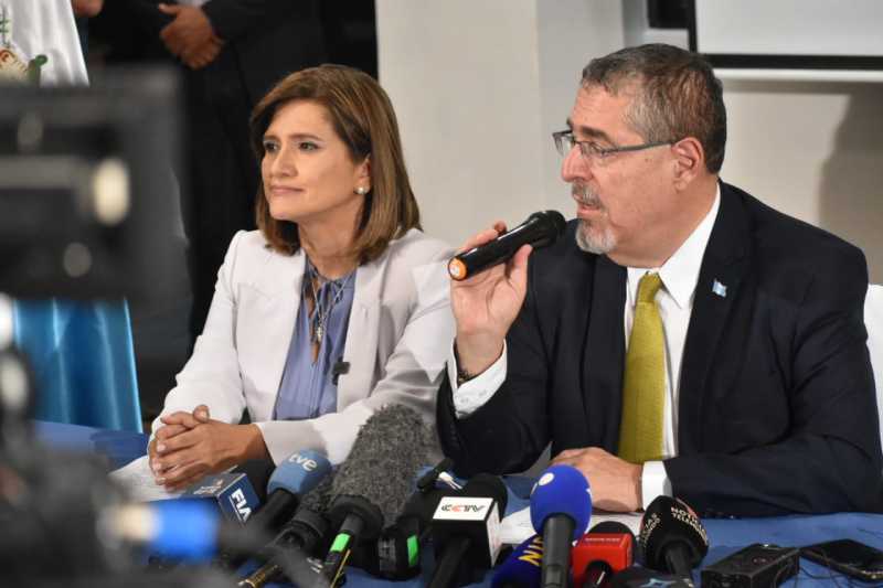 Foto de archivo Bernardo Arévalo y Karin Herrera