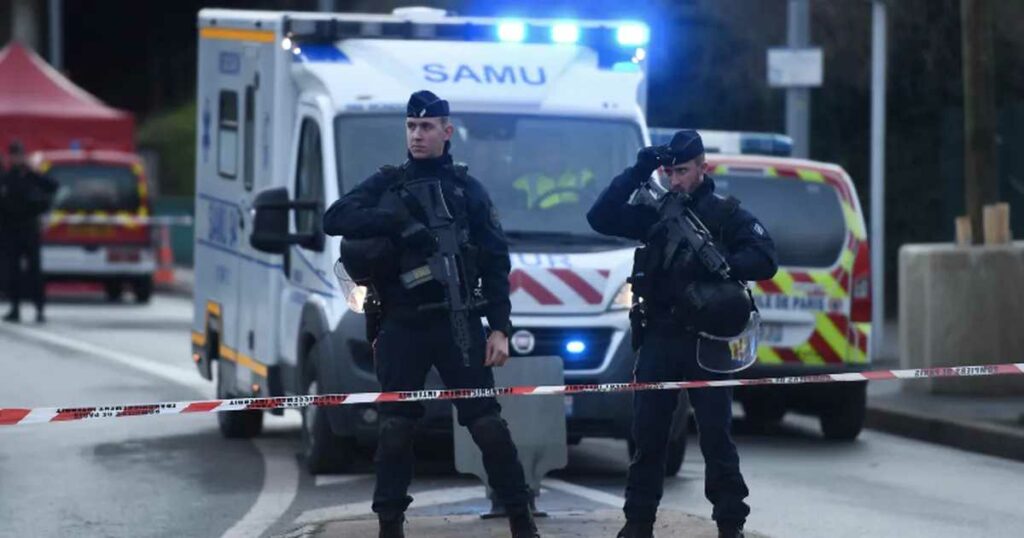 El hombre autor de atentado en París, cerca de la Torre Eiffel, “asume y reivindica totalmente su gesto”. Foto: AFP
