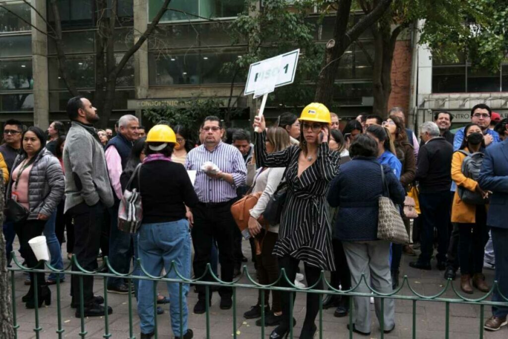 Un sismo de magnitud 5.7 sacudió el centro de México, sin daños reportados hasta el momento, informaron las autoridades locales. Foto: AFP