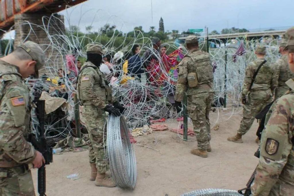 El gobernador de Texas, Greg Abbott, firmó la ley SB4, una de las medidas migratorias más restrictivas de la historia en EE.UU. Foto: AFP