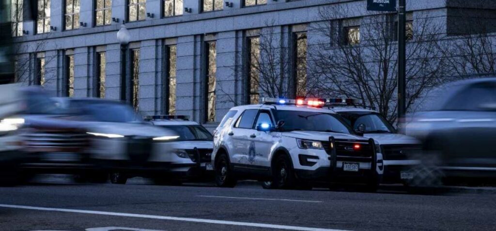 Un hombre sospechoso que forzó la entrada del edificio de la Corte Suprema del estado de Colorado, EE.UU. fue detenido. Foto: AFP