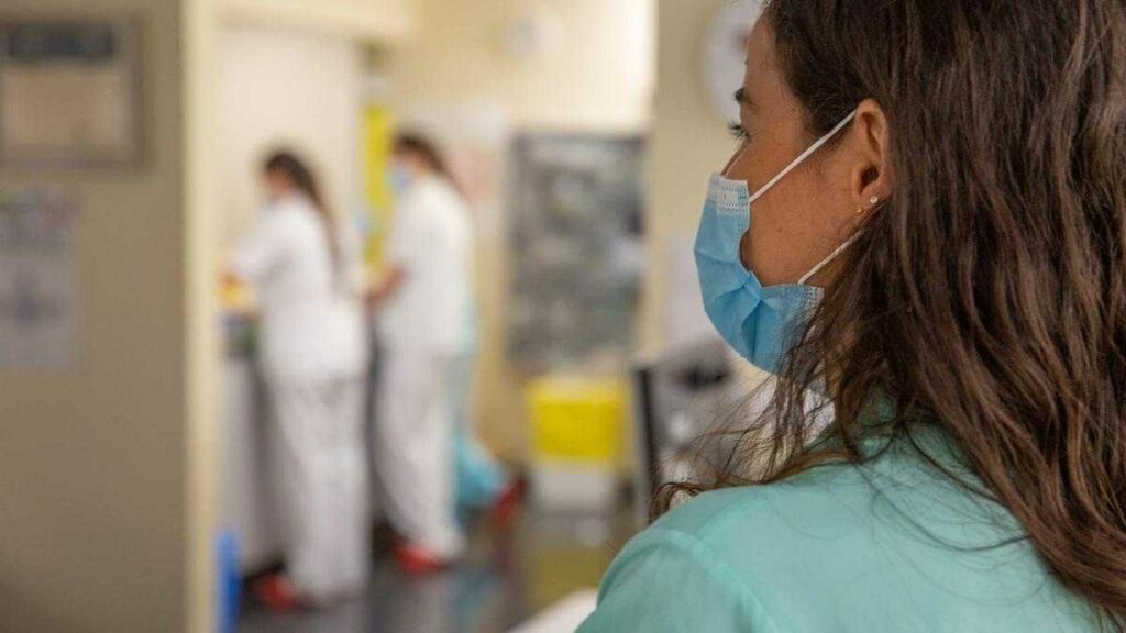 España decreta el uso obligatorio de mascarilla en los hospitales
