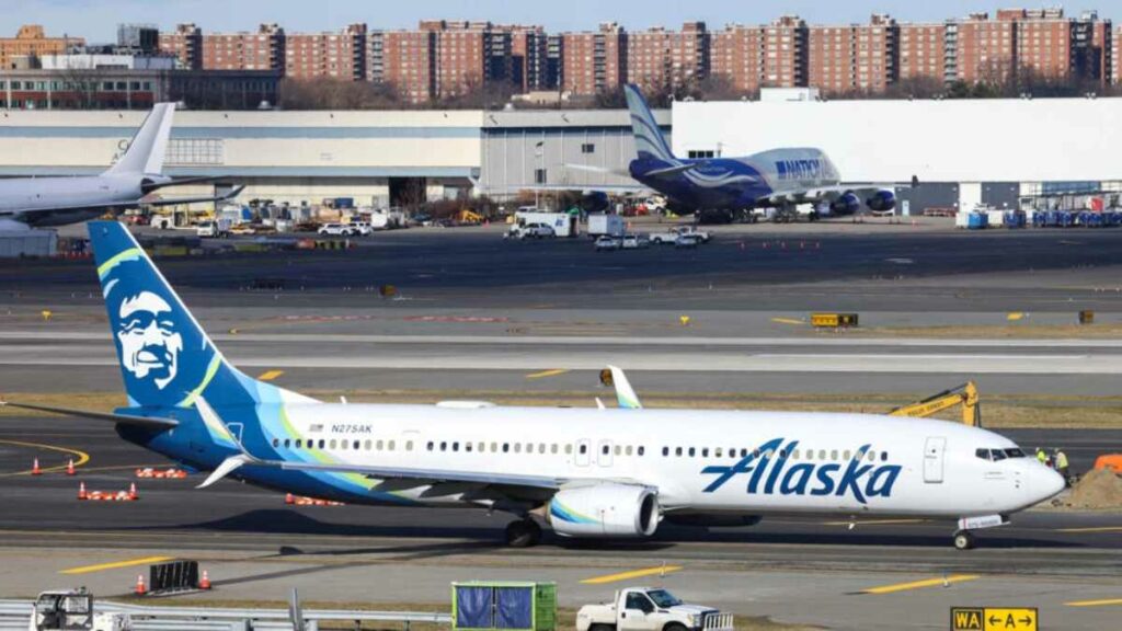 El fabricante aeronáutico estadounidense Boeing dijo que ha tenido conocimiento de nuevos problemas en el fuselaje de su modelo 737. Foto: AFP