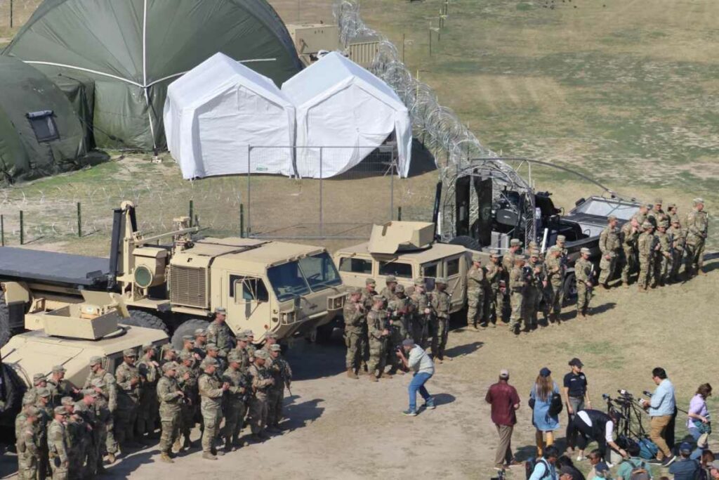 Texas levantará base militar en la ribera del río Grande, con la que espera contener el cruce migratorio irregular desde México a EE.UU. Foto: AFP