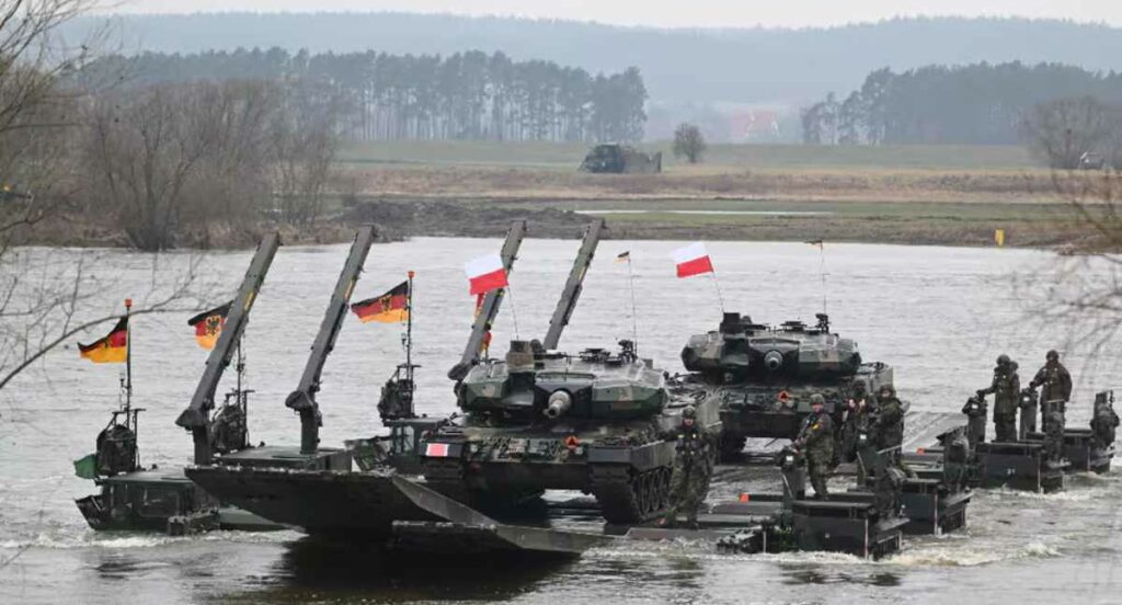 La maniobra, que tiene lugar en el Ártico, es parte de los ejercicios militares Steadfast de la OTAN, los más importante de la Alianza. Foto: AFP