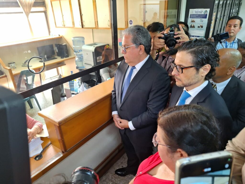 PGN y Ministerio de Salud presentan denuncia por vacunas Sputnik V