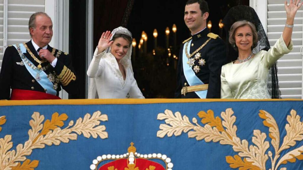 Felipe VI y Letizia de España, celebraron recientemente 20 años de matrimonio, han buscado modernizar a la monarquía española. Foto: AFP
