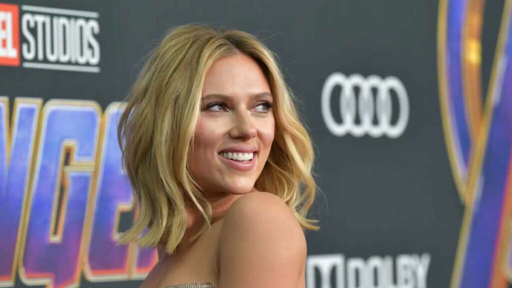 Sam Altman, se disculpó con Scarlett Johansson después que la estrella de cine dijera que estaba “sorprendida” por una nueva voz artificial. Foto: AFP
