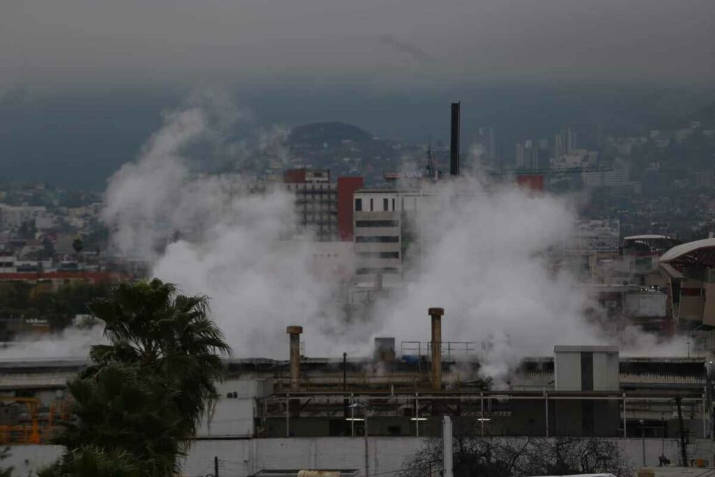 La contaminación atmosférica, tanto en interiores como en exteriores, mata a muchas personas en el mundo. Foto: AFP