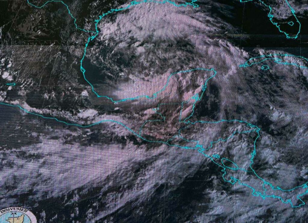 Según el jefe del departamento de meteorología, las lluvias han comenzado a disminuir, pero continuaran.