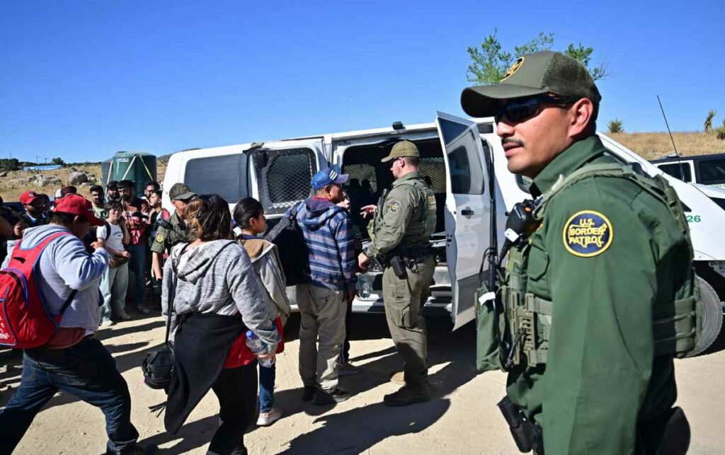 Biden firmó un decreto ejecutivo para impedir la entrada a los migrantes en busca de asilo. Foto: AFP