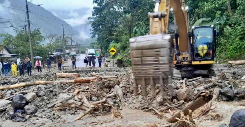 La cifra de muertos por aludes a causa de intensas lluvias registradas el fin de semana en Ecuador aumentó de 7 a 16. Foto: AFP