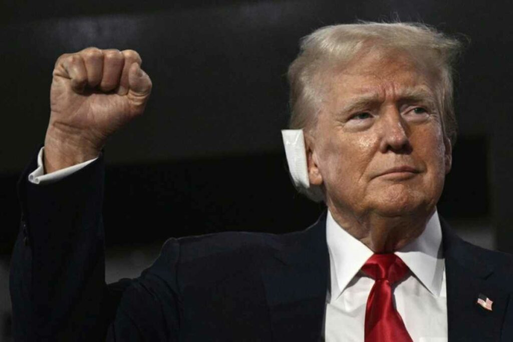 Un tirador disparó un potente fusil apuntando al expresidente Donald Trump durante un mitin.