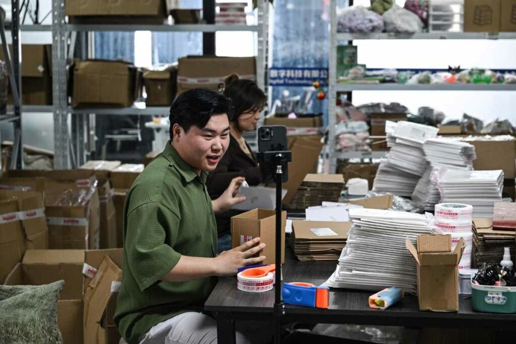 El desempleo entre los jóvenes chinos de 16 a 24 años cayó un punto en junio de 2024, hasta el 13.2 por ciento.