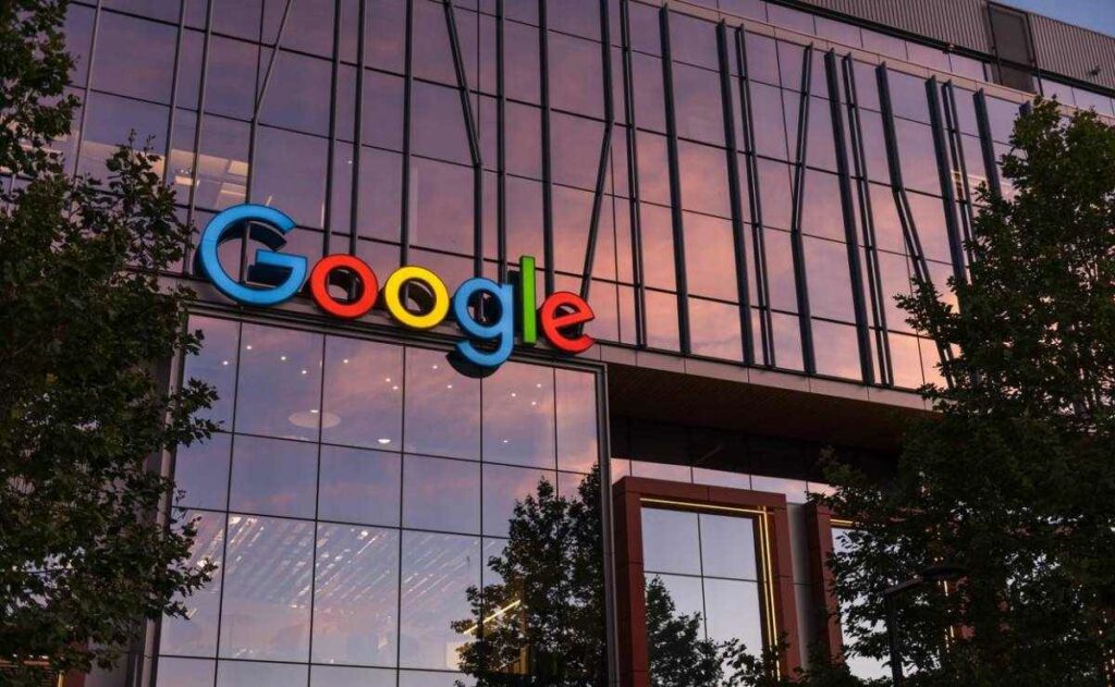 Google dijo en un informe que está comprometiendo sus esfuerzos por reducir las emisiones de carbono. Foto: AFP