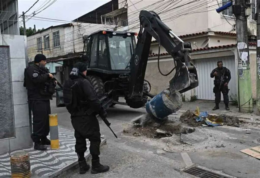 El gobierno del estado de Rio de Janeiro lanzó una vasta operación policial en diez favelas de la zona oeste de la ciudad.
