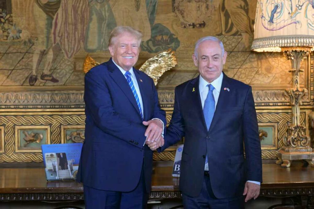 Donald Trump, criticó duramente a sus rivales demócratas y prometió trabajar por la paz en el Oriente Medio si es reelegido.