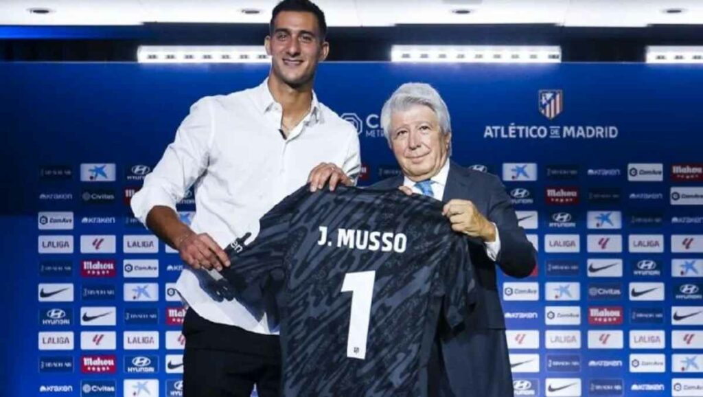 El portero internacional argentino Juan Musso, hasta ahora jugador del Atalanta italiano, jugará como cedido esta temporada en el Atlético de Madrid.