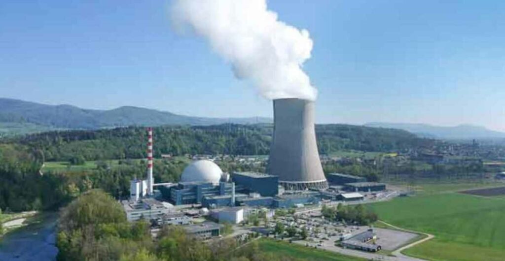 China aprobó la construcción de 11 nuevos reactores nucleares repartidos en cinco centrales ya existentes, indicaron los medios estatales.