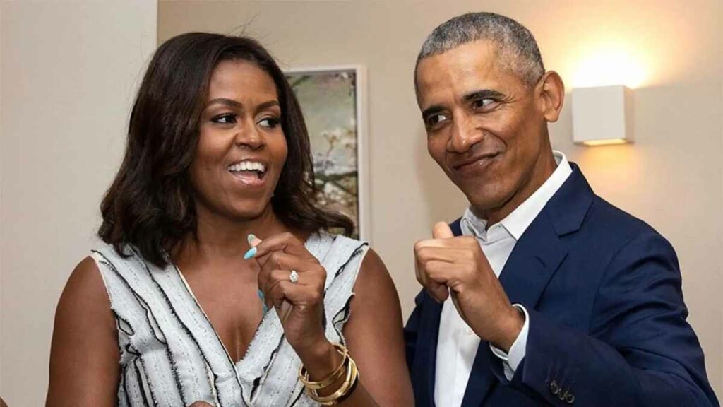 El expresidente Barack Obama y su esposa Michelle los protagonistas del segundo día de la Convención Nacional Demócrata en Chicago.