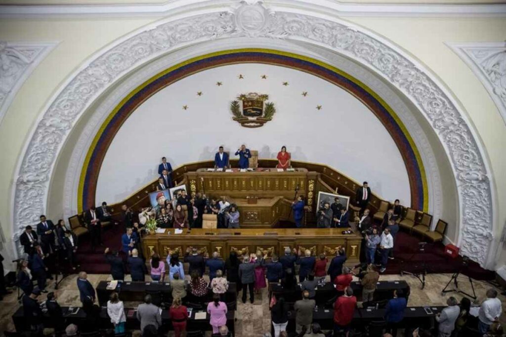 El Parlamento venezolano, controlado por el chavismo, suspendió la sesión que tenía en agenda la aprobación de la polémica ley “contra el fascismo”.