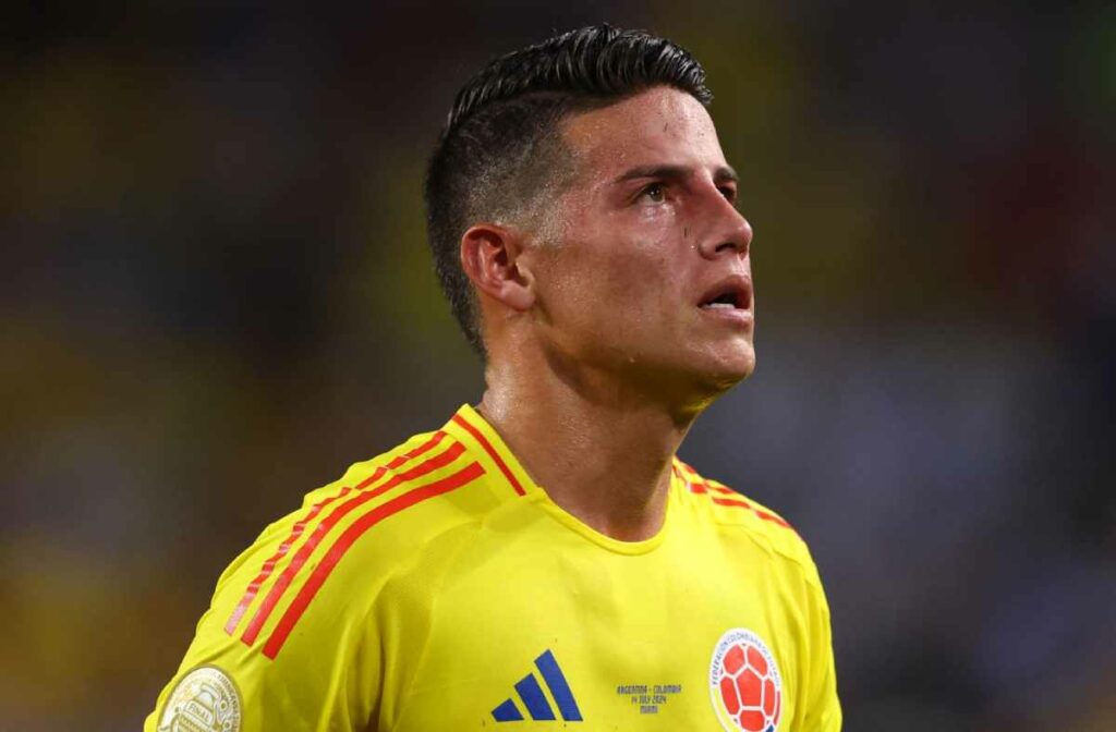 El club español Rayo Vallecano hizo oficial el fichaje del centrocampista colombiano James Rodríguez, exjugador del Real Madrid.