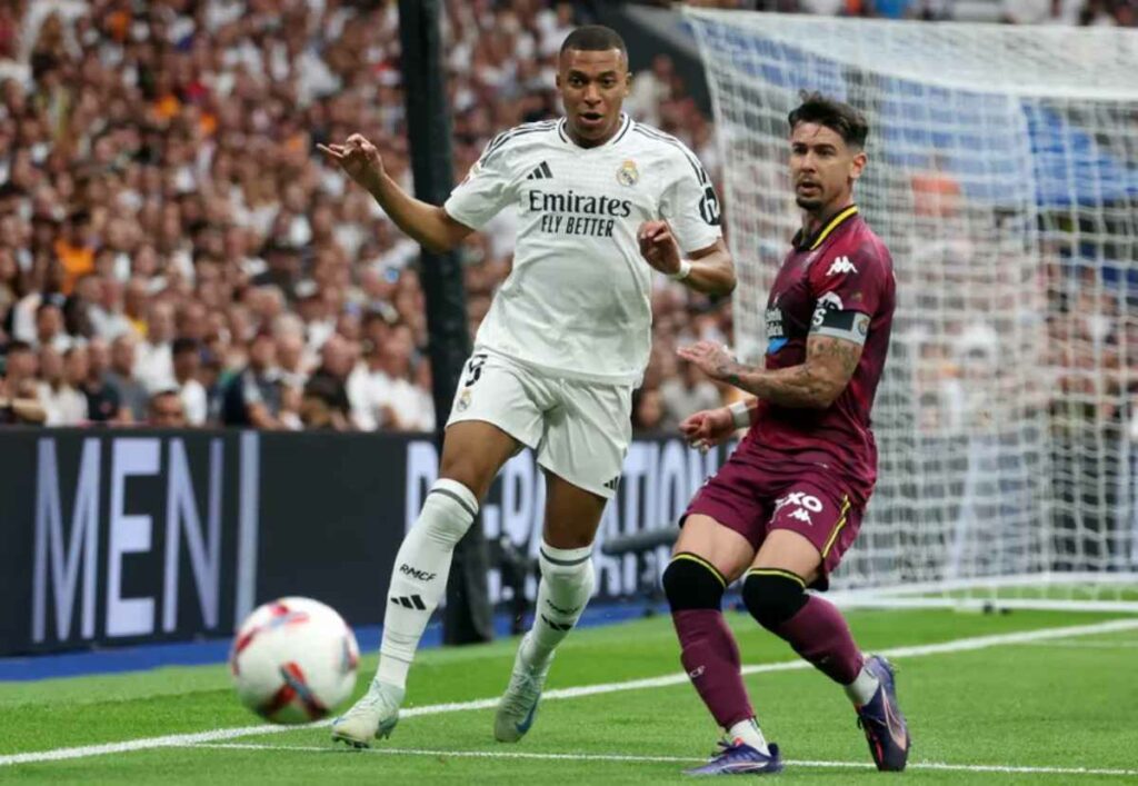 En su primera victoria de la temporada ante el Valladolid Kylian Mbappé no pudo destacar en su debut en el Santiago Bernabéu.