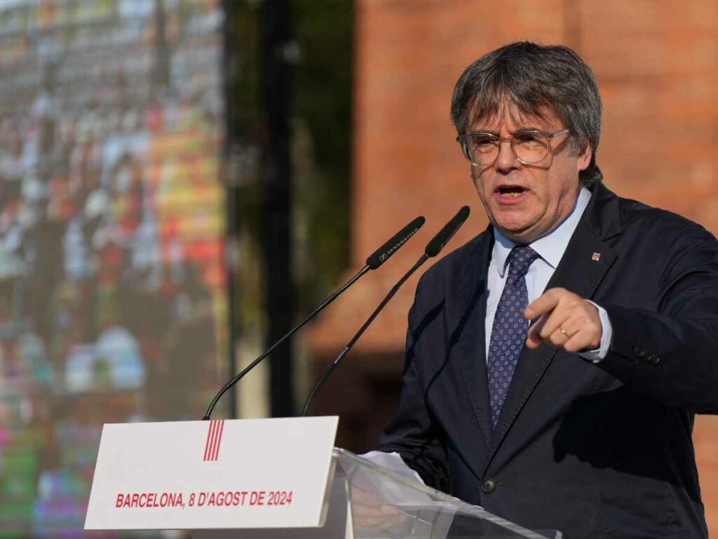 res agentes fueron suspendidos provisionalmente por su presunta participación en la huida del líder independentista catalán Carles Puigdemont.