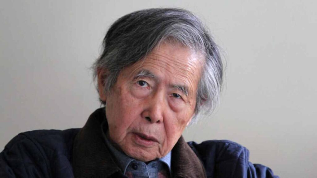 Cuando llegó al poder en 1990, Alberto Fujimori se encontró con un Perú abrumado por la hiperinflación y la cruenta guerrilla maoísta de Sendero Luminoso.