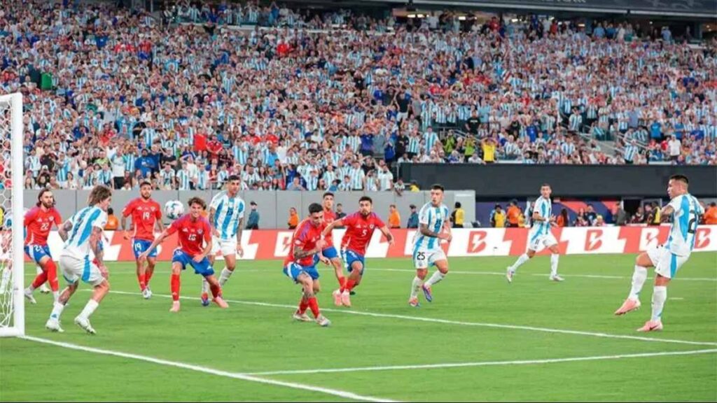 Argentina, líder de la Clasificatoria sudamericana al Mundial 2026, afrontará el desafío de jugar un partido sin Lionel Messi ni Ángel Di María.