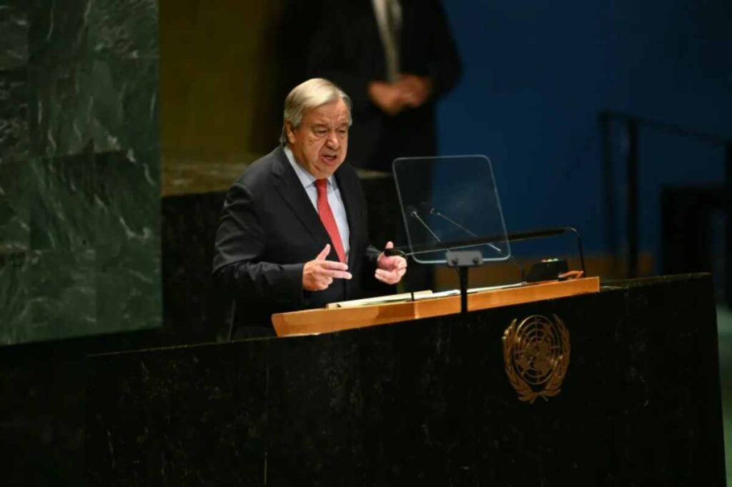 Antonio Guterres, advirtió que el aumento del nivel del mar a causa del cambio climático amenaza con crear "una marea de infortunios".