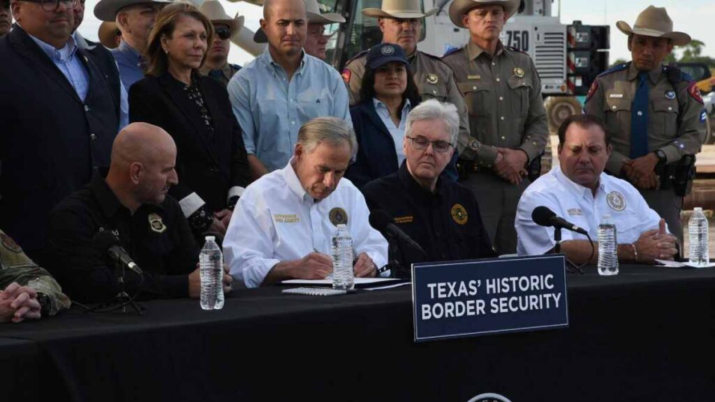 El gobernador de Texas, Greg Abbott, firmó una proclamación que declara a la pandilla Tren de Aragua una organización terrorista extranjera.