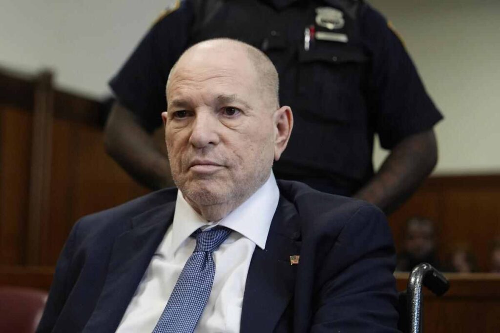 Harvey Weinstein, que cumple condena por violación, se declaró “no culpable” de una nueva acusación de agresión sexual.