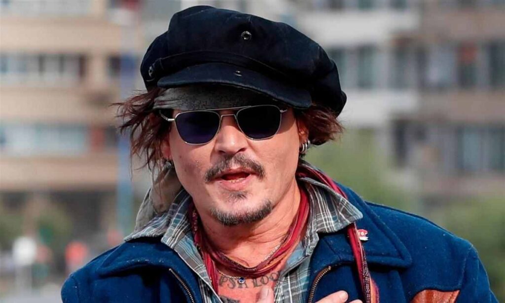 Johnny Depp se calzó el sombrero de director para presentar una película sobre Modigliani en su siempre fiel Festival de San Sebastián.