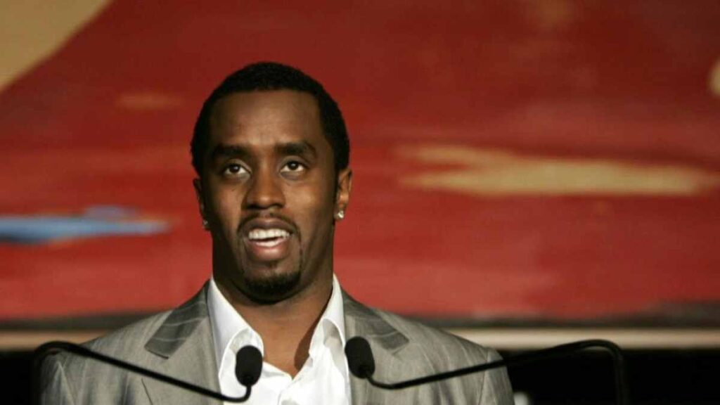 El rapero y empresario Sean “Diddy” Combs seguirá en prisión a la espera de su juicio por cargos de tráfico sexual, asociación ilícita y promover la prostitución.