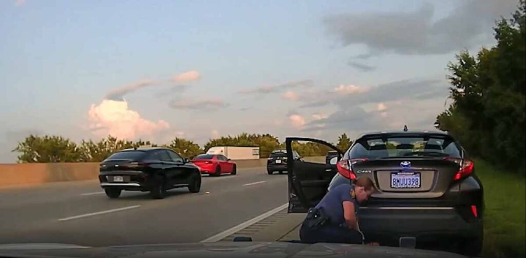 El guatemalteco fue detenido por exceso de velocidad, conducción imprudente, no ceder el paso a un vehículo de emergencia, entre otros cargos.