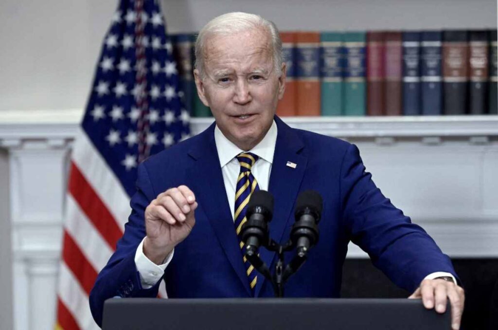 El presidente estadounidense, Joe Biden, anunció una nueva condonación de préstamos estudiantiles para funcionarios públicos.