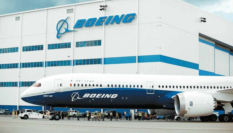 Boeing anunció que lanzará al mercado acciones por unos 19 mil millones de dólares, un monto que destinará a pagar deudas e invertir en sus filiales.