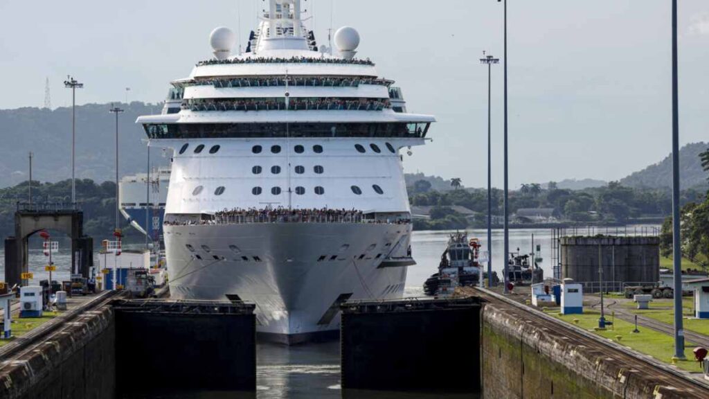 El buque “Brilliance of the Seas” ingresó al canal de Panamá dando inicio a una temporada de cruceros que debe aportar millonarios ingresos.