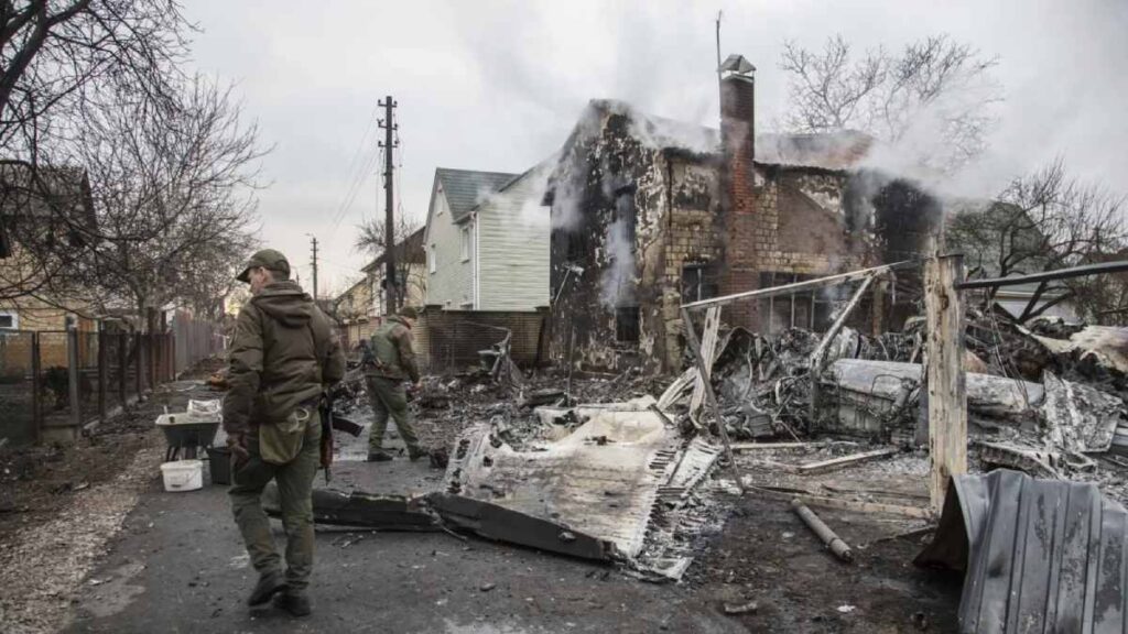 Cuatro personas fallecieron, entre ellas una adolescente, y otras diez resultaron heridas en bombardeos rusos.