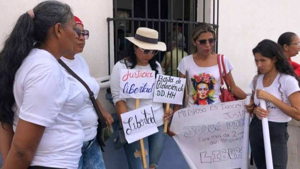 Familiares de detenidos en la crisis poselectoral de Venezuela denunciaron violaciones de derechos humanos.