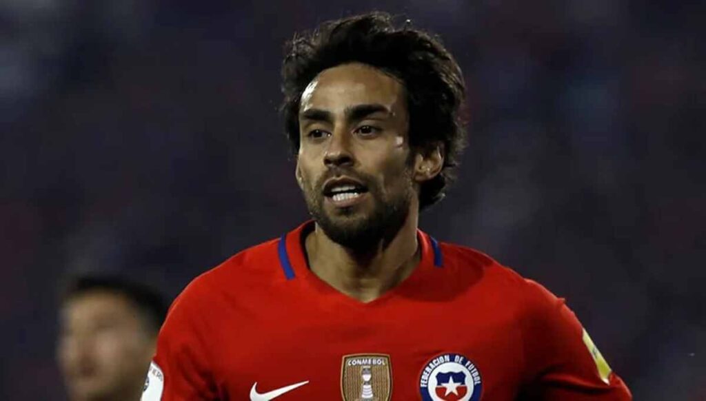 El exfutbolista chileno Jorge Valdivia, que fuera jugador de la selección de su país, Colo Colo y Palmeiras, fue detenido por una denuncia en su contra “por delito sexual”