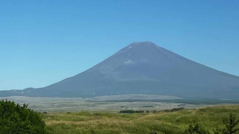 El monte Fuji, símbolo de Japón, continúa sin estar nevado algo nunca visto por estas fechas en 130 años.