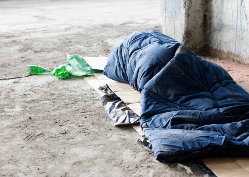En 2023 murieron en las calles francesas 735 personas sin techo, una cifra inédita, indicó el colectivo Los Muertos de la calle que denunció la “indiferencia”.