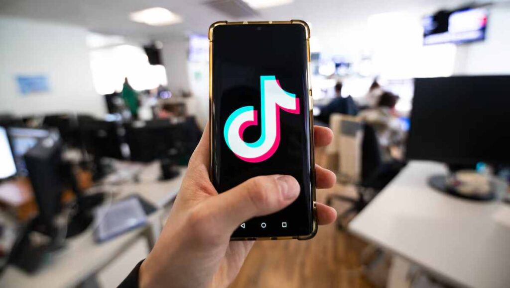 Catorce estados estadounidenses presentaron demandas judiciales contra la plataforma TikTok.