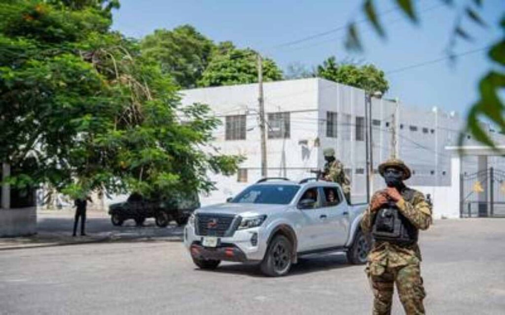 El gobierno de Haití condenó un ataque pandillero “brutal, sin sentido”, que dejó la víspera al menos 70 fallecidos y 16 heridos graves.