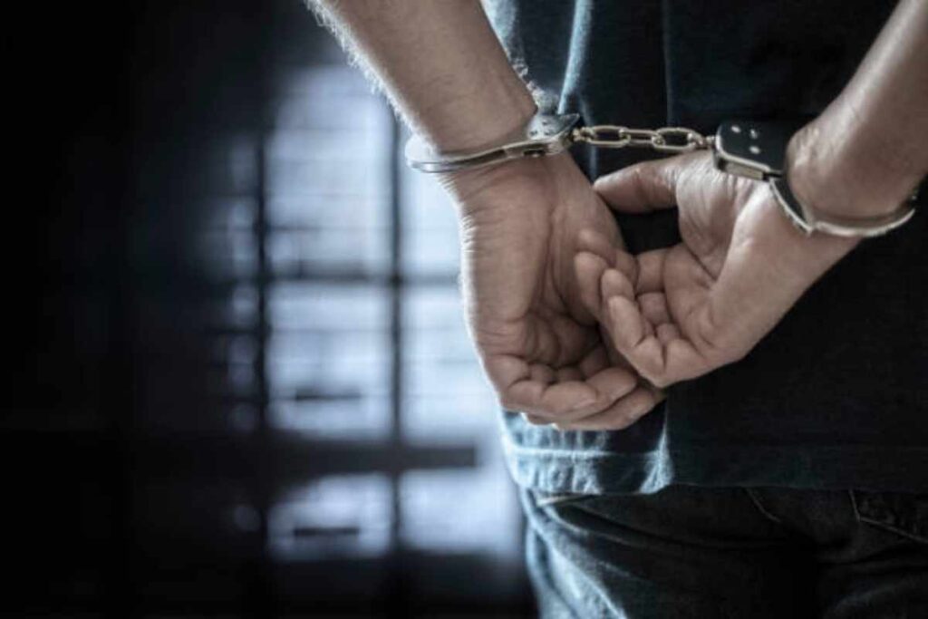 El sindicado habría agredido a su conviviente de manera física y posteriormente habría intentado ahorcarla.
