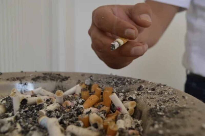 Los gobiernos de América Latina deberían subir los impuestos al tabaco para desincentivar a los fumadores en una región.