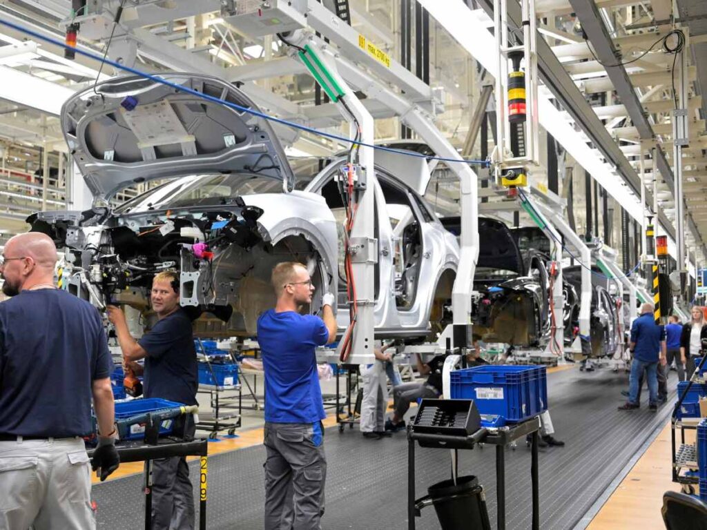 La actividad del sector privado de la eurozona experimentó un leve retroceso en octubre, por segundo mes consecutivo.