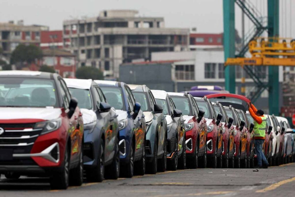 Los jóvenes en los países industrializados consideran esencial al automóvil y piensan que ocupará un lugar más importante en el futuro.